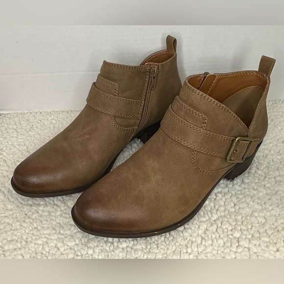 Lucky Brand Shoes - Lucky Brand Women’s Tan Bootie Size 7M